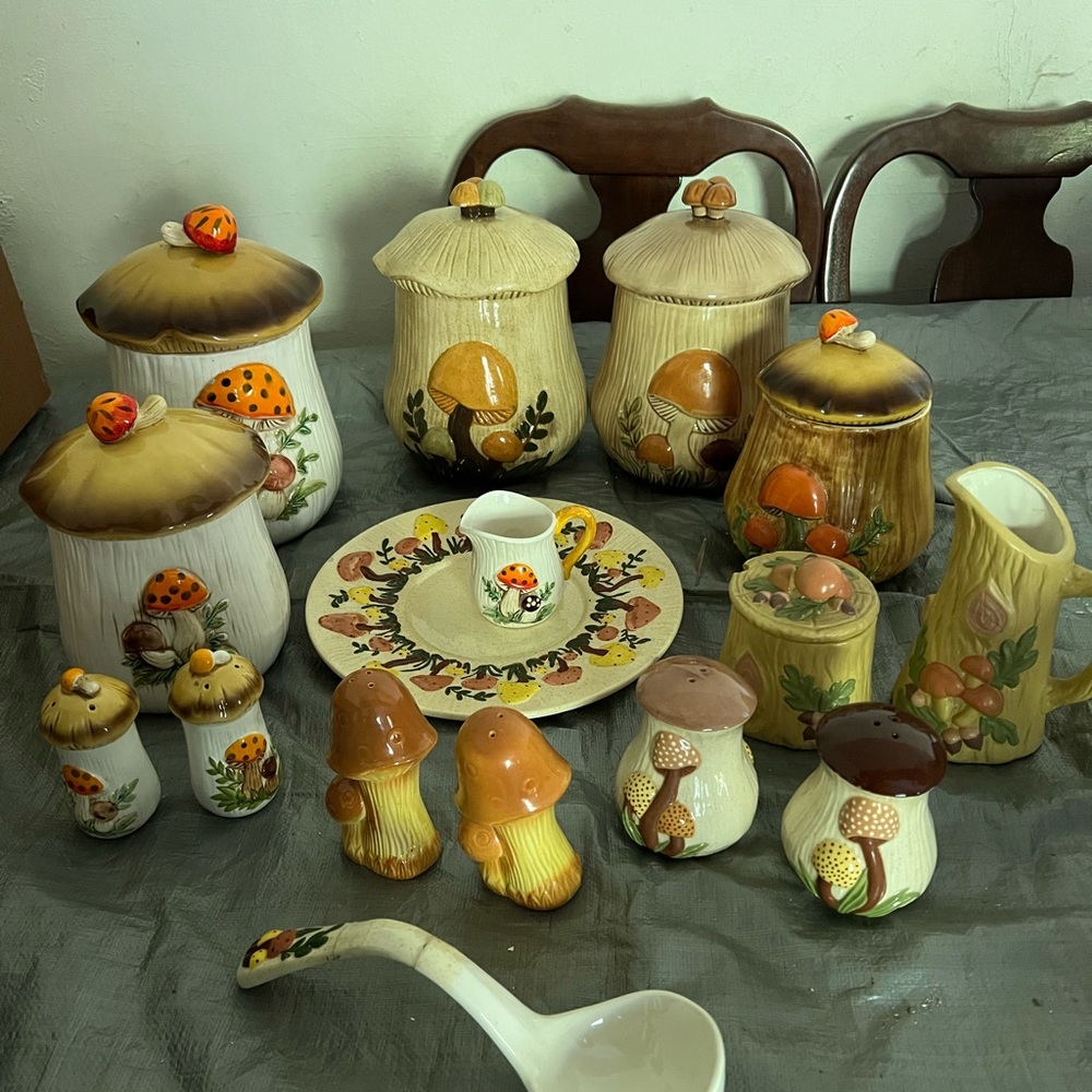 Mushroom-Themed Ceramic Kitchen Set
